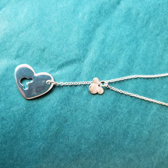 2/15$ Mickey Heart Lariat style necklace - Picture 3 of 4